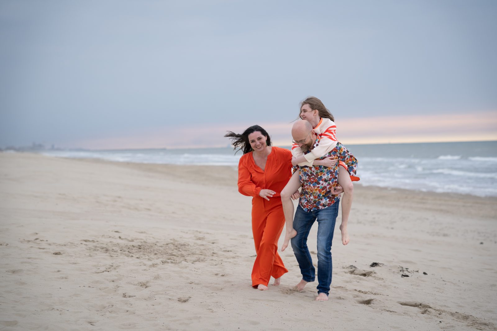 Liese, Alexander and their daughter on the beach